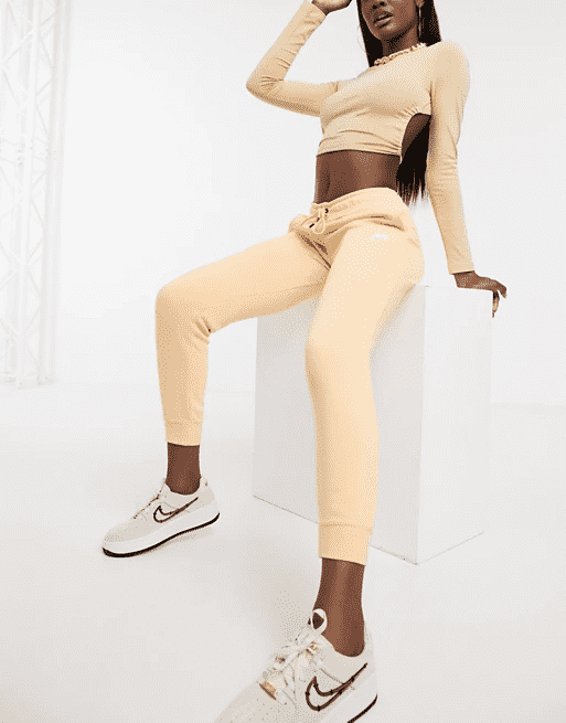 Nike essentials slim joggers